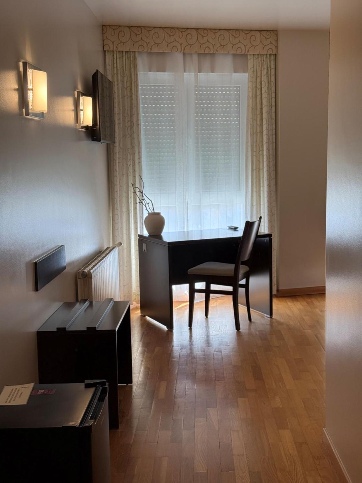 Twin Room,1672564126:JPEG